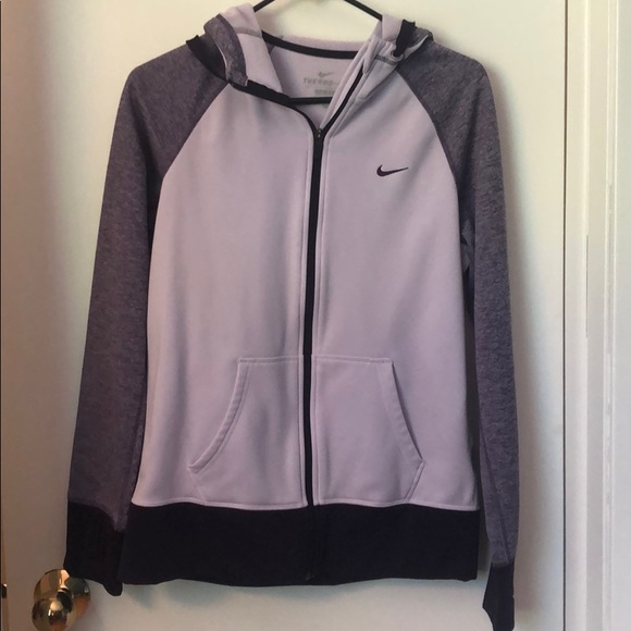 Nike Sweaters - Nike Therma fit hoodie